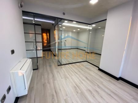 Durres, jepet me qera zyre Kati 1, 125 m² 1.000 € 