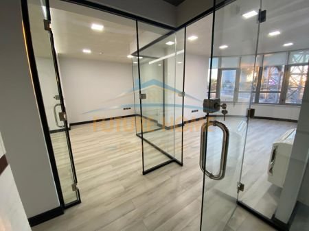 Durres, jepet me qera zyre Kati 1, 125 m² 1.000 € 