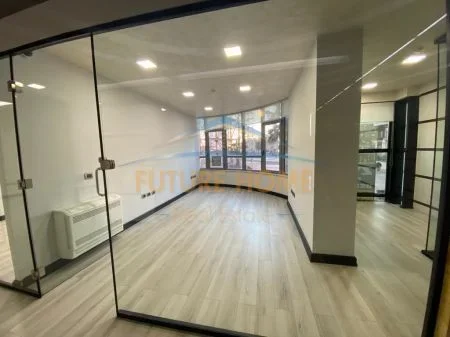 Durres, jepet me qera zyre Kati 1, 125 m² 1.000 € 