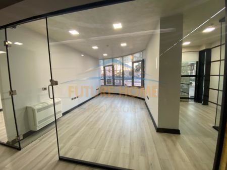 Durres, jepet me qera zyre Kati 1, 125 m² 1.000 € 