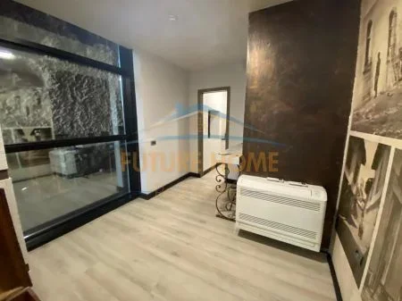 Durres, jepet me qera zyre Kati 1, 125 m² 1.000 € 