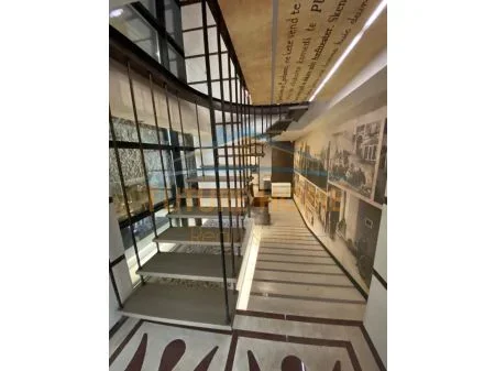 Durres, jepet me qera zyre Kati 1, 125 m² 1.000 € 