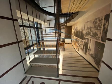 Durres, jepet me qera zyre Kati 1, 125 m² 1.000 € 