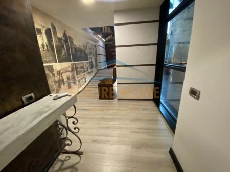 Durres, jepet me qera zyre Kati 1, 125 m² 1.000 € 