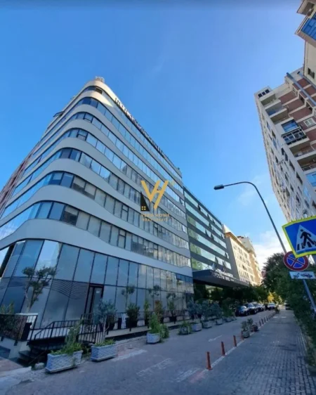 Tirane, jepet me qera apartament 1+1+Ballkon Kati 5, 70 m² 800 € (STACIONI I TRENIT)