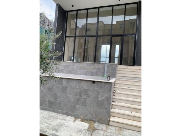 Tirane, jepet me qera ambjent biznesi Kati 1, 82 m² 1.200 € (Ali Demi)