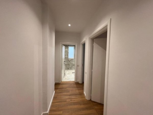 Tirane, jepet me qera apartament 3+1+Ballkon Kati 7, 140 m² 1.200 € (Tefta tashko koco)