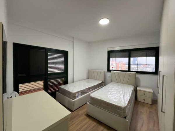 Tirane, jepet me qera apartament 3+1+Ballkon Kati 7, 140 m² 1.200 € (Tefta tashko koco)