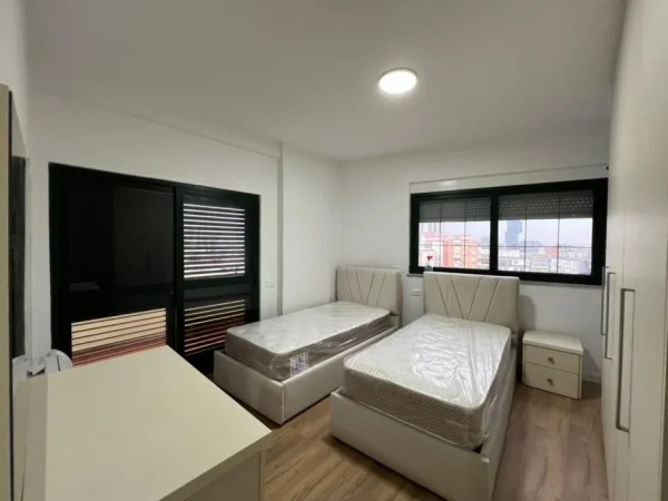 Tirane, jepet me qera apartament 3+1+Ballkon Kati 7, 140 m² 1.200 € (Tefta tashko koco)