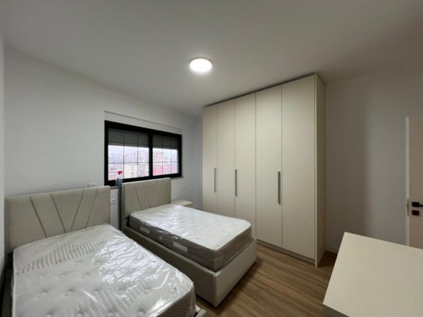 Tirane, jepet me qera apartament 3+1+Ballkon Kati 7, 140 m² 1.200 € (Tefta tashko koco)