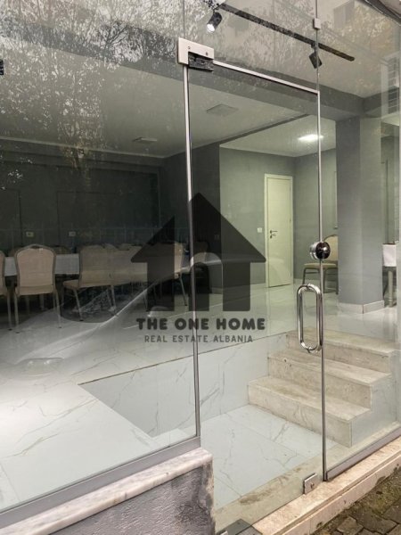 Tirane, jepet me qera dyqan Kati 0, 40 m² 400 € (Perball Delijorgjit)