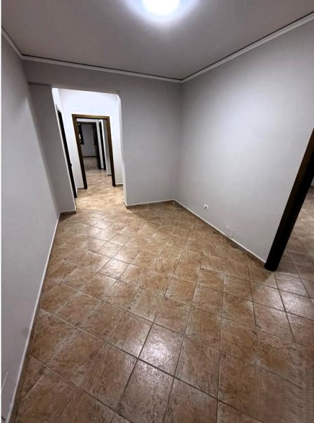 Tirane, jepet me qera zyre Kati 4, 165 m² 1.200 € (Komuna e Parisit)