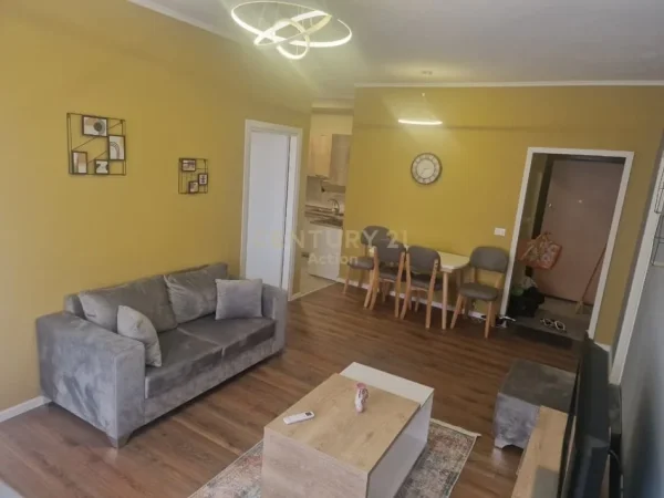 Tirane, jepet me qera apartament 2+1 Kati 5, 85 m² 700 € (Bulevardi Zogu pare)