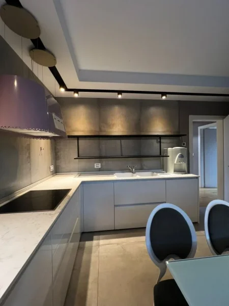 Tirane, jepet me qera apartament duplex Dublex , 211 m² 2.000 €