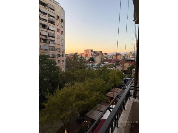 Tirane, jepet me qera ambjent biznesi Kati 4, 165 m² 1.200 € 