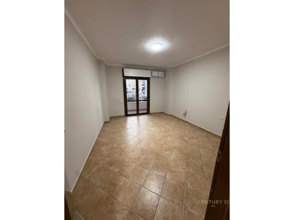 Tirane, jepet me qera ambjent biznesi Kati 4, 165 m² 1.200 € 
