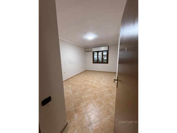 Tirane, jepet me qera ambjent biznesi Kati 4, 165 m² 1.200 € 