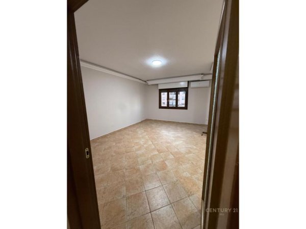 Tirane, jepet me qera ambjent biznesi Kati 4, 165 m² 1.200 € 