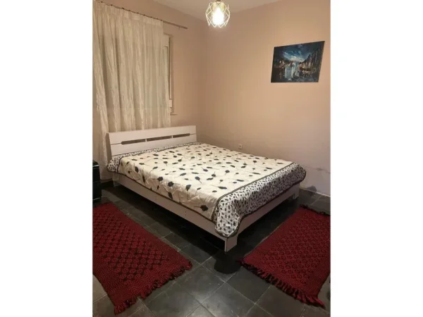 Tirane, jepet me qera apartament 1+1 Kati 1, 66 m² 400 € (Garda)