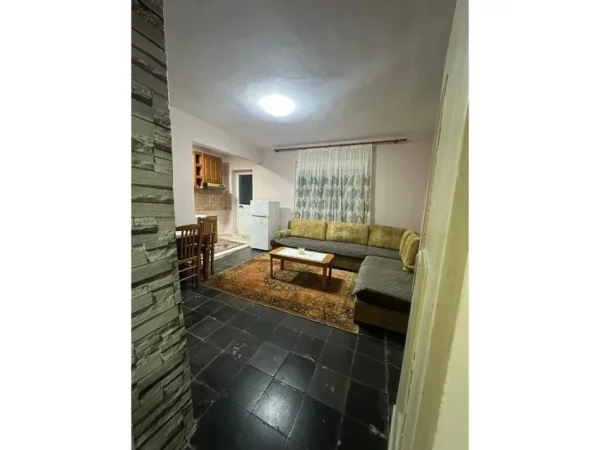 Tirane, jepet me qera apartament 1+1 Kati 1, 66 m² 400 € (Garda)