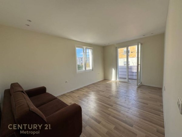 Tirane, shitet apartament Kati 4, 76 m² (mine peza)