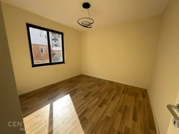 Tirane, shitet apartament Kati 4, 76 m² (mine peza)