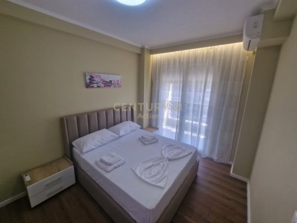 Tirane, jepet me qera apartament 2+1 Kati 5, 85 m² 700 € 