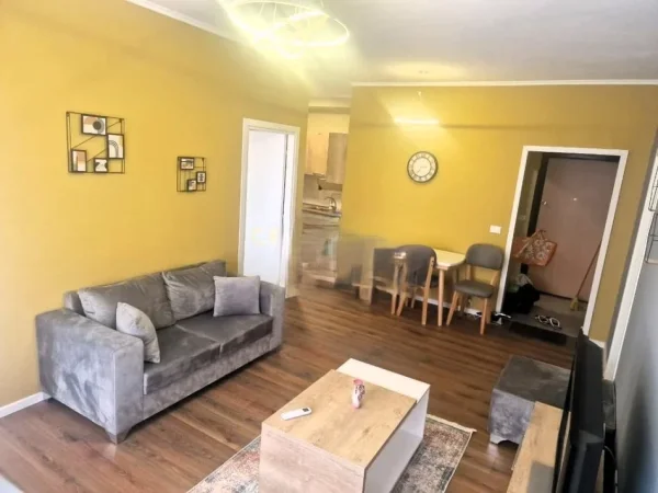 Tirane, jepet me qera apartament 2+1 Kati 5, 85 m² 700 € (BULEVARDI ZOGI PARE)
