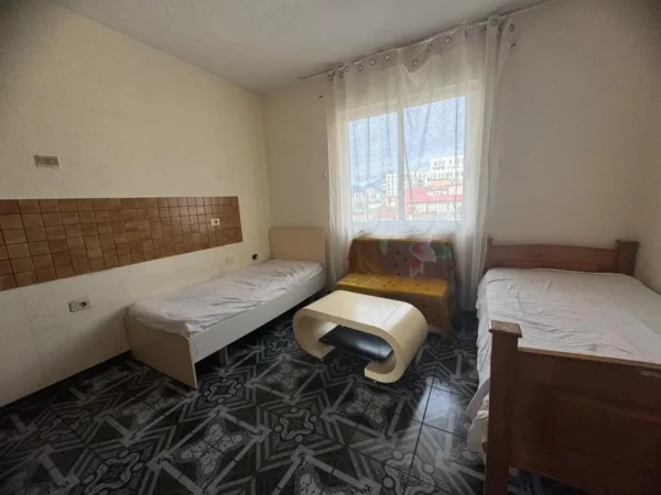 Tirane, jepet me qera apartament 2+1+Ballkon Kati 3, 80 m² 400 € (Te rrethi ne Astir)