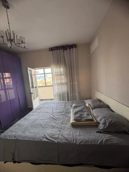 Tirane, jepet me qera apartament 2+1+Ballkon Kati 3, 80 m² 400 € (Te rrethi ne Astir)