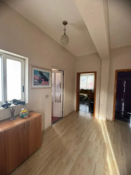 Tirane, jepet me qera apartament 2+1+Ballkon Kati 3, 80 m² 400 € (Te rrethi ne Astir)