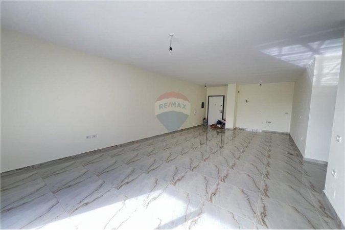 Vlore - Lungomare, shitet apartament 2+1 Kati 8, 123 m² 248.000 € (Rruga Dhimiter Konomi)