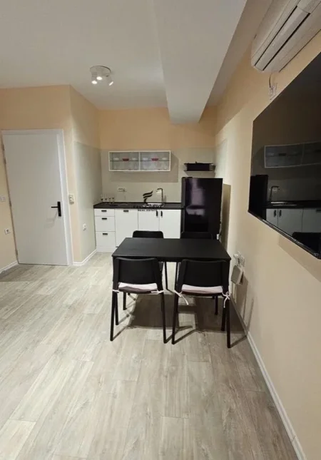 Tirane, jepet me qera apartament 1+1 Kati 4, 60 m² 800 € (BULEVARDI RI)