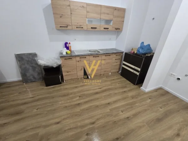 Tirane, jepet me qera apartament 1+1+Ballkon Kati 4, 72 m² 500 € (ALI DEMI)