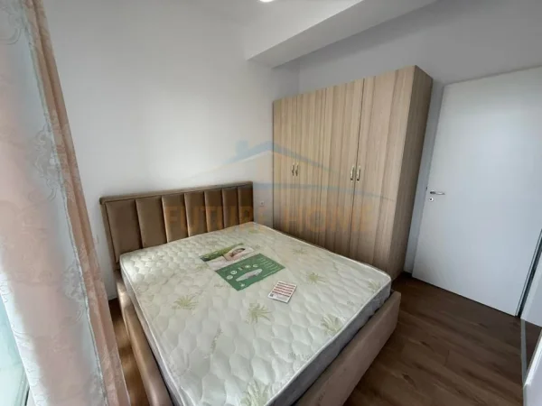 Tirane, jepet me qera apartament 2+1+Ballkon Kati 5, 80 m² 500 € (Ali Demi)