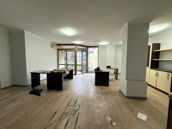 Tirane, shitet apartament 2+1 Kati 3, 103 m² 258.000 € (21 dhjetori)