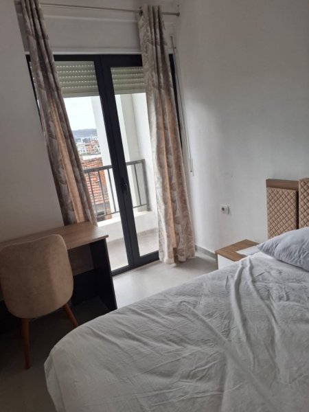 Tirane, jepet me qera apartament 2+1+Ballkon Kati 3, 100 m² 750 € 
