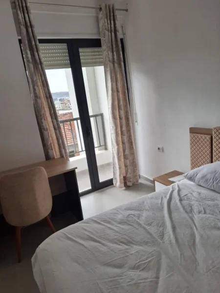 Tirane, jepet me qera apartament 2+1+Ballkon Kati 3, 100 m² 750 € 