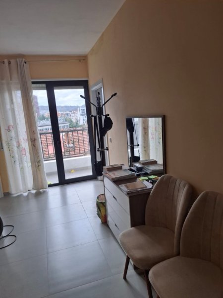 Tirane, jepet me qera apartament 2+1+Ballkon Kati 3, 100 m² 750 € 