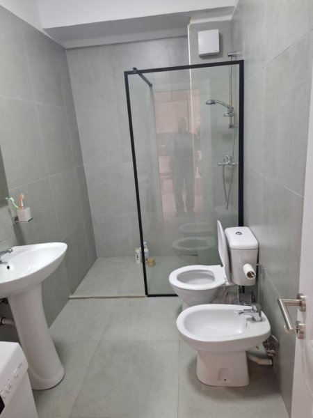 Tirane, jepet me qera apartament 2+1+Ballkon Kati 3, 100 m² 750 € 