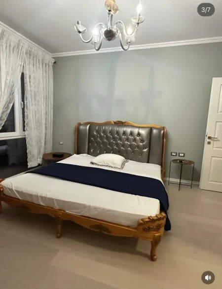 Tirane, shitet apartament 2+1+Ballkon Kati 3, 154 m² (Kopshti botanik)