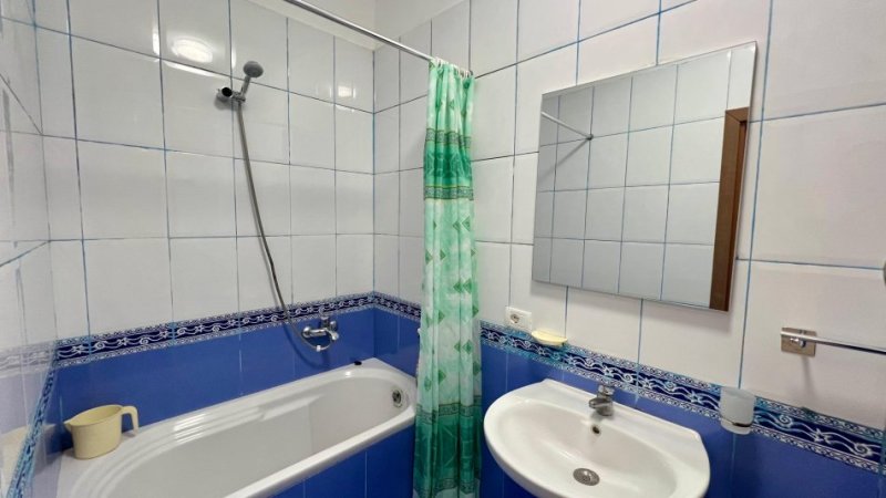 Me Qera : 1+1 📍Sheshi Wilson (Petro Nini) - 700€ - S.75m² - Kt.6 || Pallati Buze Rruge Kryesore⚡