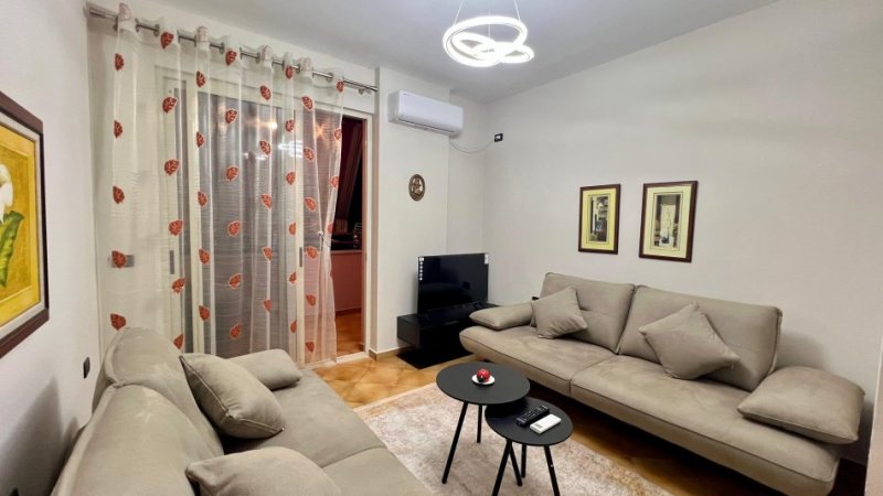 Me Qera : 1+1 📍Sheshi Wilson (Petro Nini) - 700€ - S.75m² - Kt.6 || Pallati Buze Rruge Kryesore⚡