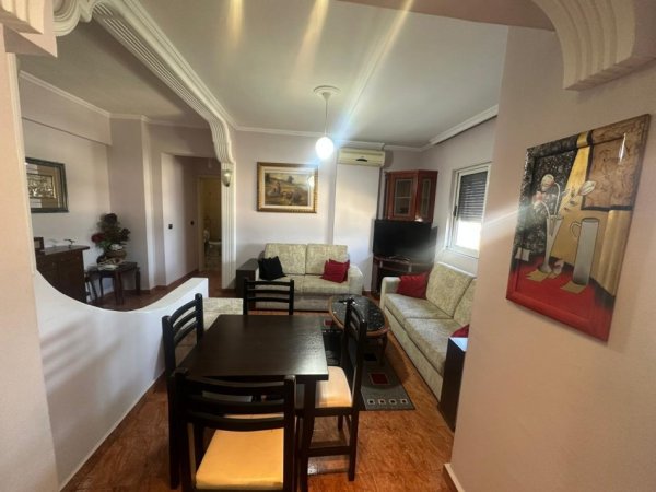 Tirane, jepet me qera apartament 2+1+Ballkon Kati 7, 85 m² 500 € 
