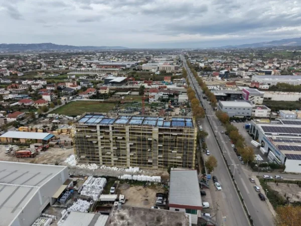 Tirane, shitet apartament 1+1+Aneks+Ballkon Kati 4, 65 m² 46.700 € (Kamez)