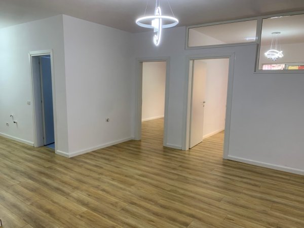 Tirane, shitet apartament 2+1+Ballkon Kati 3, 77 m² (Rruga loni ligori)