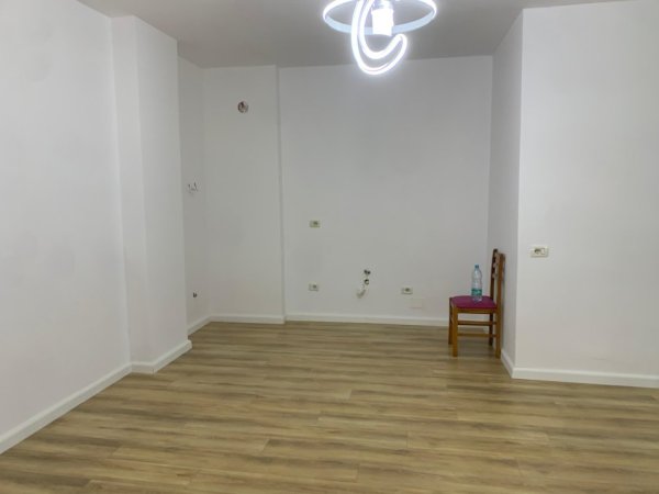 Tirane, shitet apartament 2+1+Ballkon Kati 3, 77 m² (Rruga loni ligori)