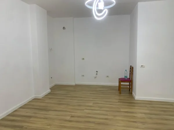 Tirane, shitet apartament 2+1+Ballkon Kati 3, 77 m² (Rruga loni ligori)