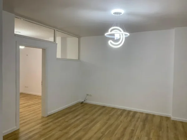 Tirane, shitet apartament 2+1+Ballkon Kati 3, 77 m² (Rruga loni ligori)