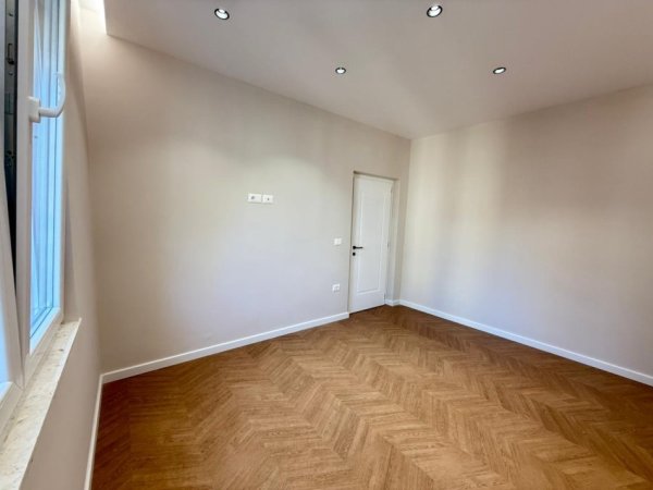 Tirane, shitet apartament 2+1 Kati 4, 90 m² 249.001 € (Rruga myslym shyri)